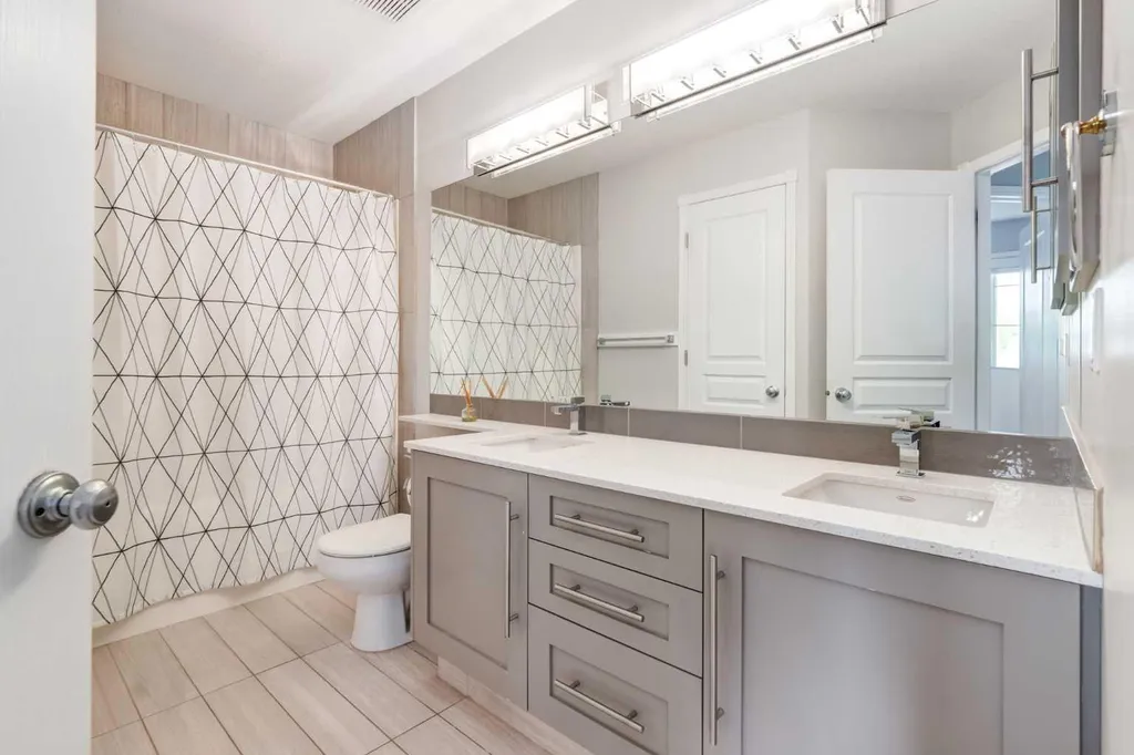 234 Strathridge Place SW Calgary AB T3H 4J2