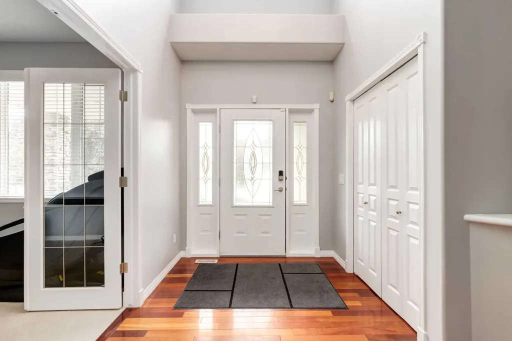 234 Strathridge Place SW Calgary AB T3H 4J2