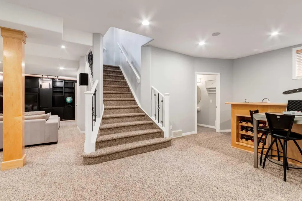 234 Strathridge Place SW Calgary AB T3H 4J2