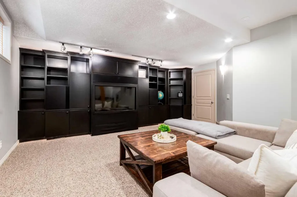 234 Strathridge Place SW Calgary AB T3H 4J2
