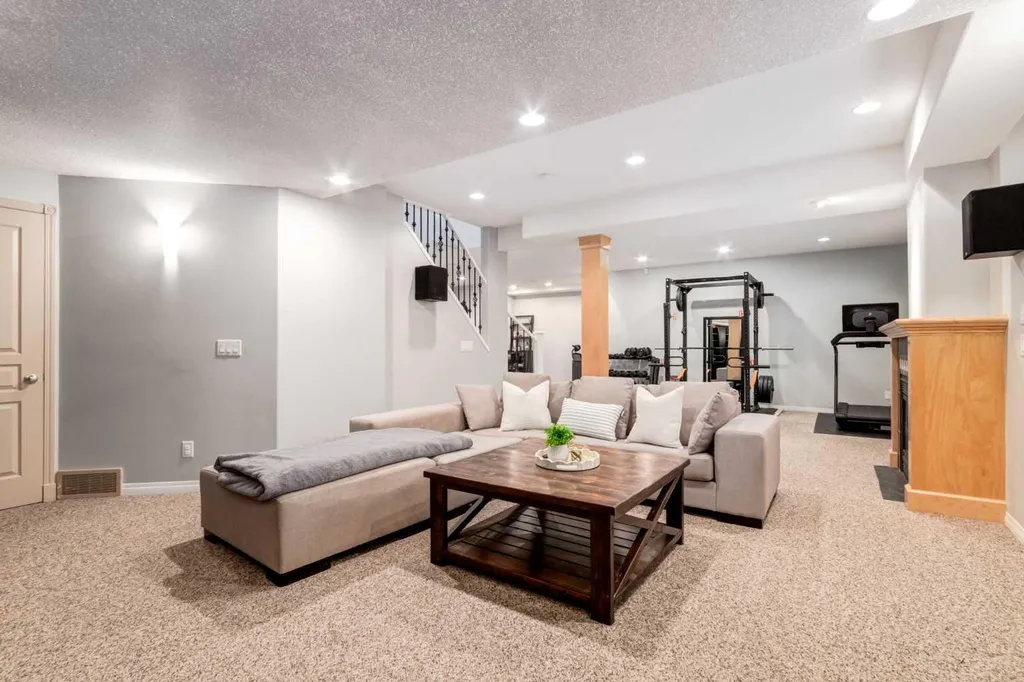 234 Strathridge Place SW Calgary AB T3H 4J2