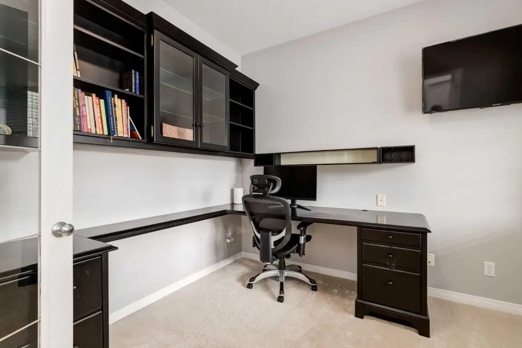 234 Strathridge Place SW Calgary AB T3H 4J2