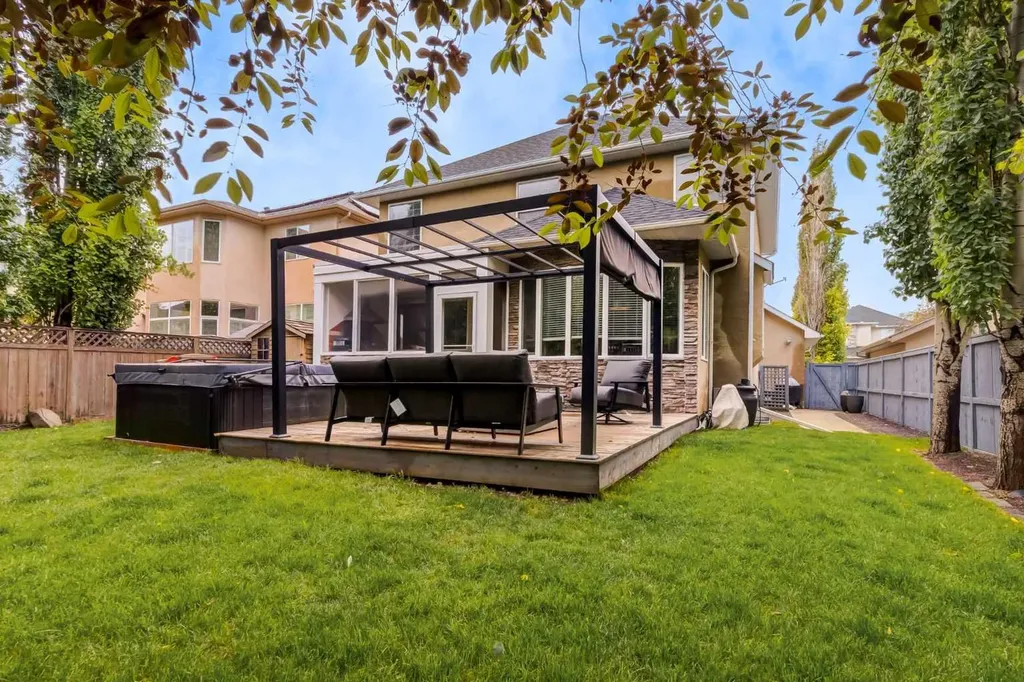 234 Strathridge Place SW Calgary AB T3H 4J2