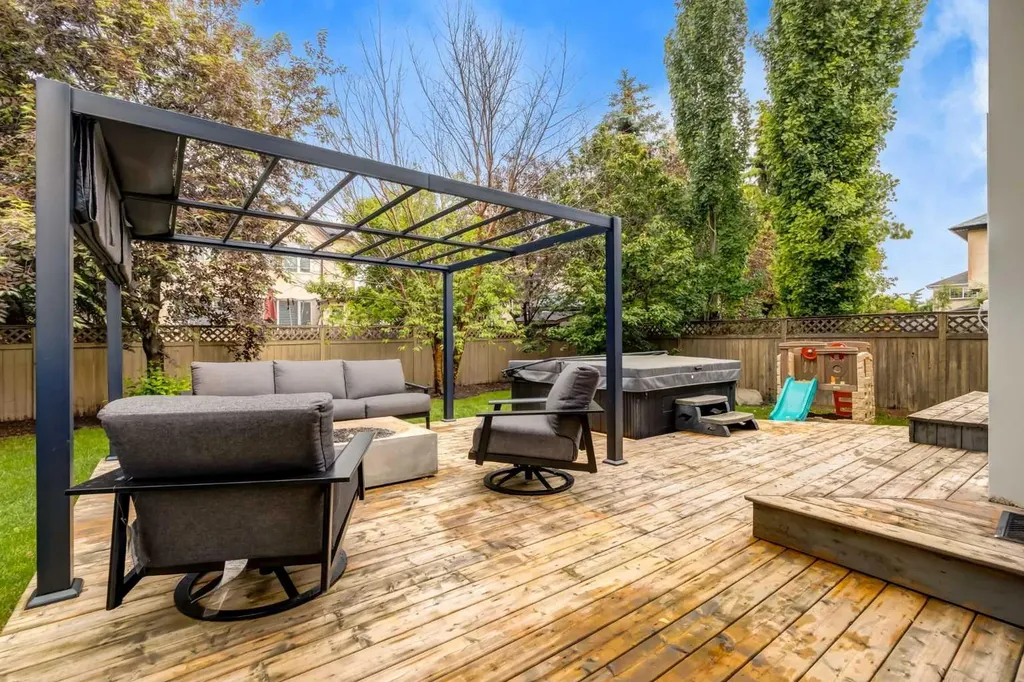 234 Strathridge Place SW Calgary AB T3H 4J2