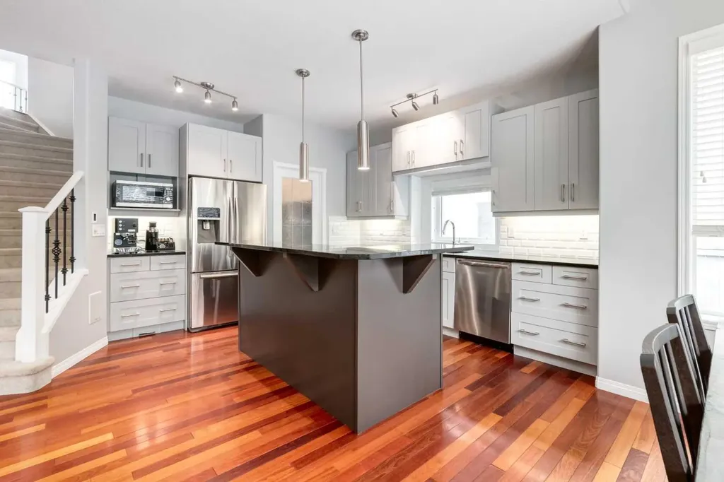 234 Strathridge Place SW Calgary AB T3H 4J2