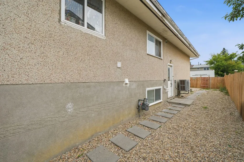 5626 Pensacola Crescent SE Calgary AB T2A 2G6