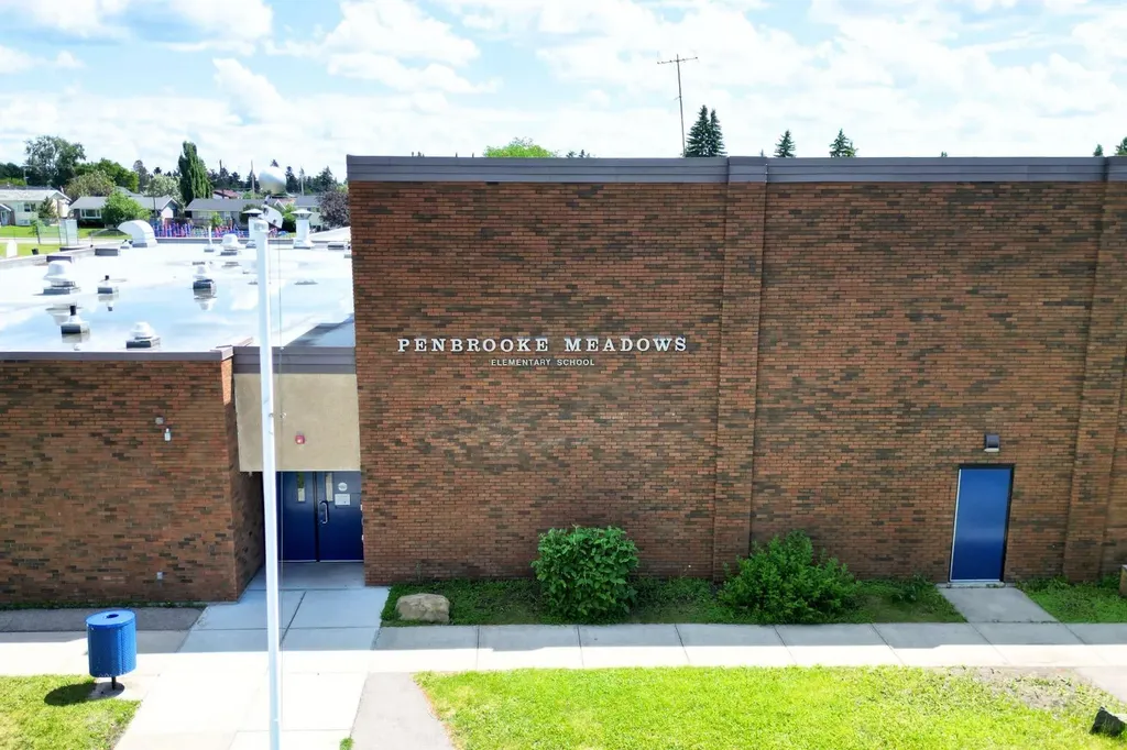 5626 Pensacola Crescent SE Calgary AB T2A 2G6