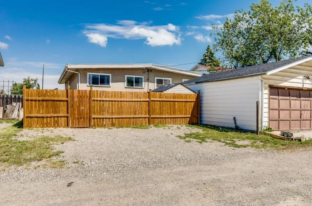 5626 Pensacola Crescent SE Calgary AB T2A 2G6