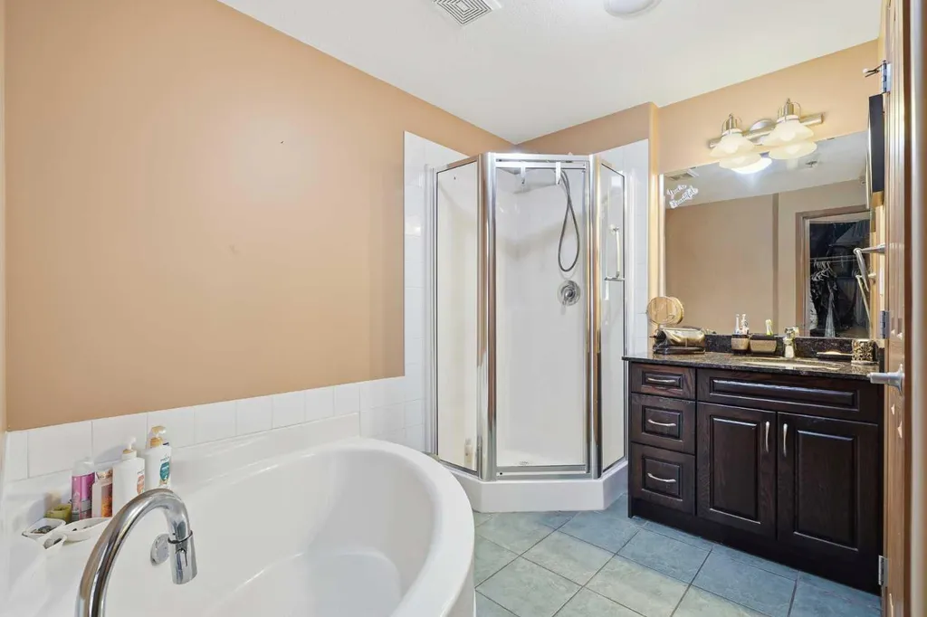 5040 53 Street Sylvan Lake AB T4S 0A1