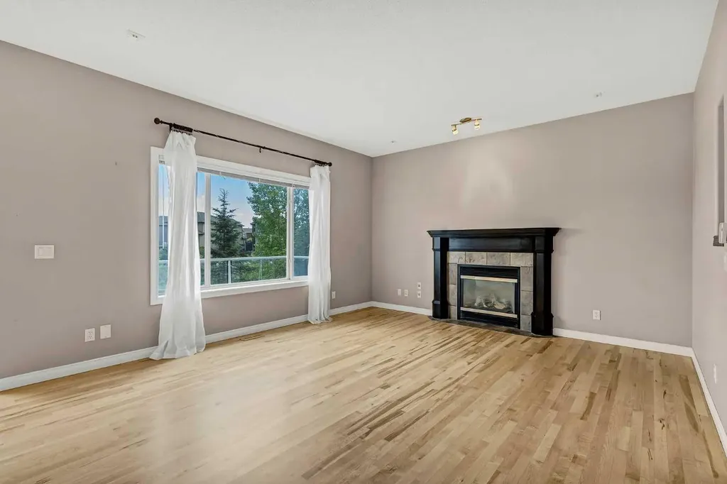 92 Everhollow Way SW Calgary AB T2Y 4R7
