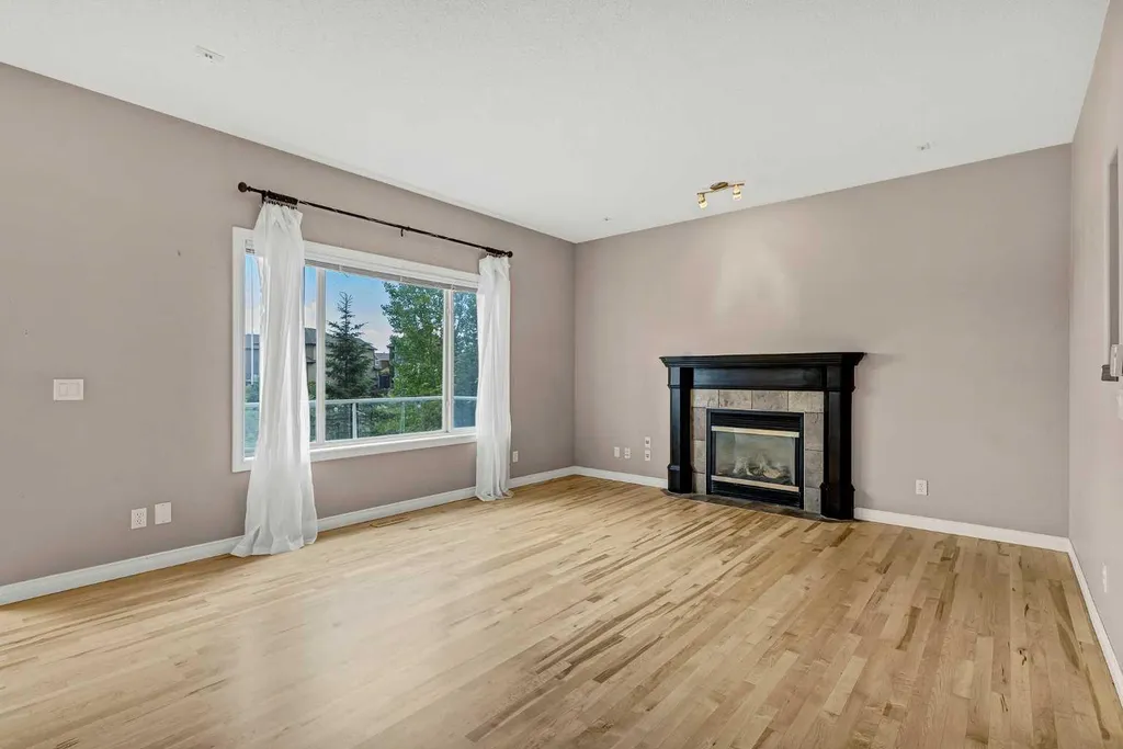 92 Everhollow Way SW Calgary AB T2Y 4R7
