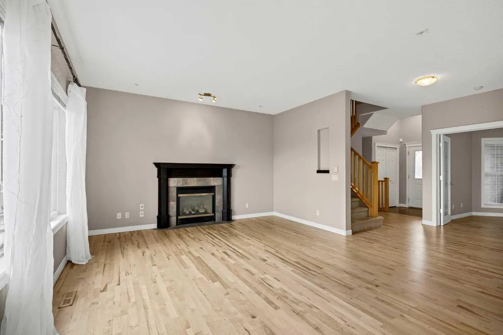 92 Everhollow Way SW Calgary AB T2Y 4R7