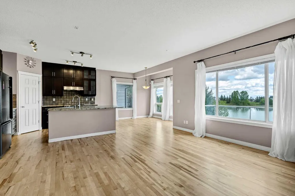 92 Everhollow Way SW Calgary AB T2Y 4R7