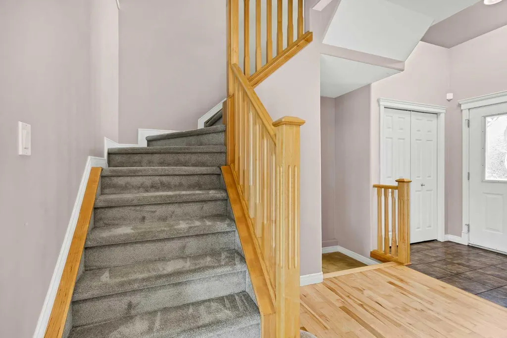 92 Everhollow Way SW Calgary AB T2Y 4R7