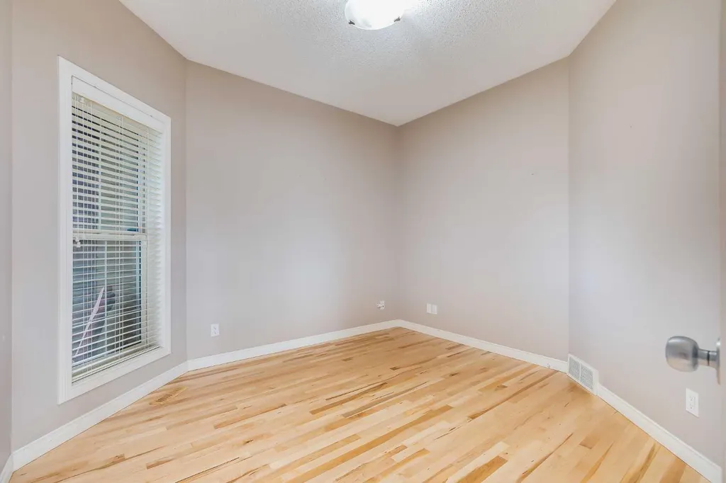 92 Everhollow Way SW Calgary AB T2Y 4R7