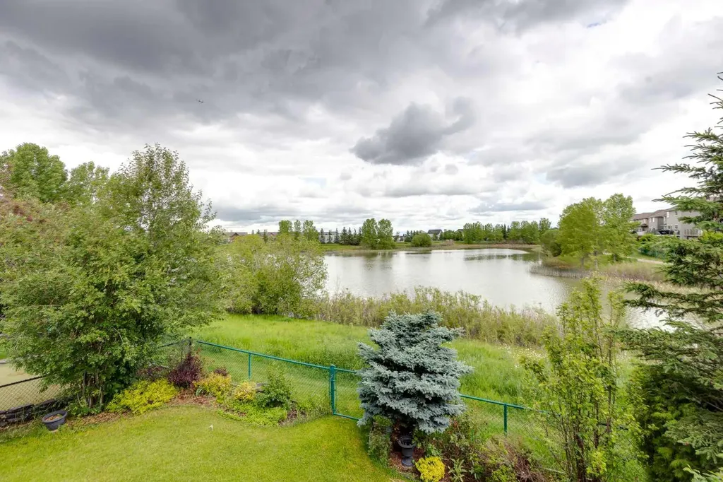 92 Everhollow Way SW Calgary AB T2Y 4R7