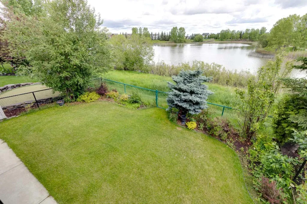 92 Everhollow Way SW Calgary AB T2Y 4R7