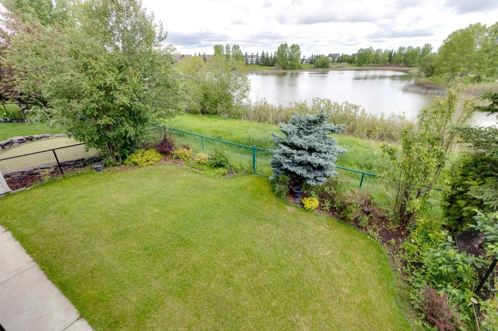 92 Everhollow Way SW Calgary AB T2Y 4R7