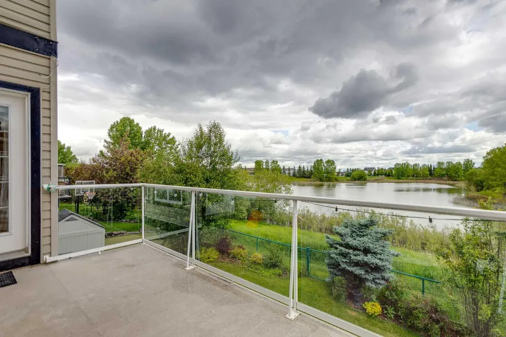 92 Everhollow Way SW Calgary AB T2Y 4R7