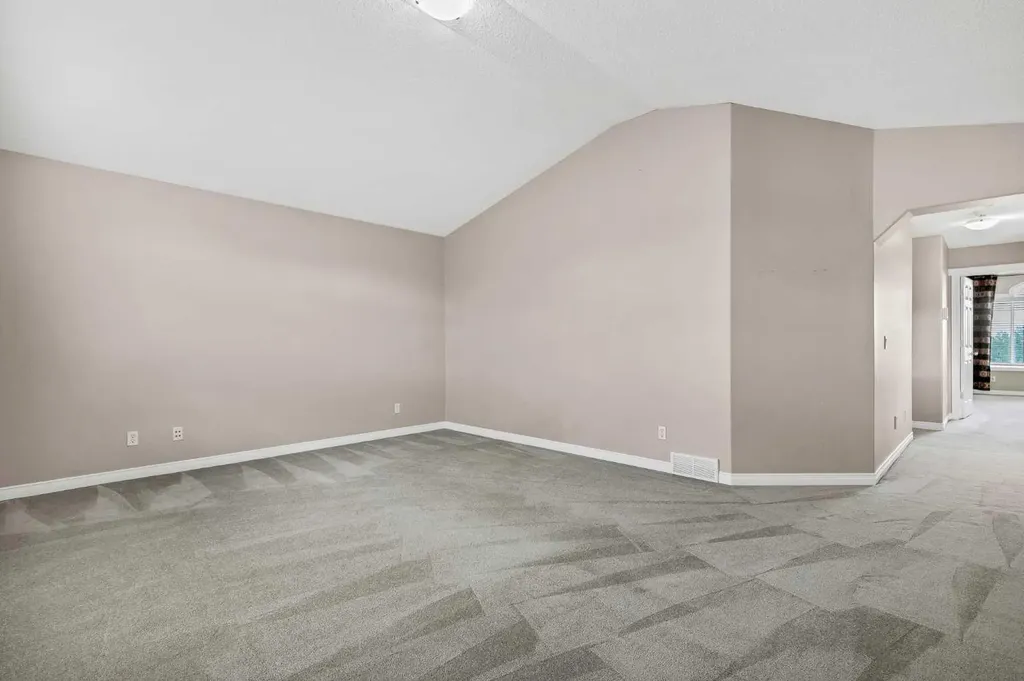 92 Everhollow Way SW Calgary AB T2Y 4R7