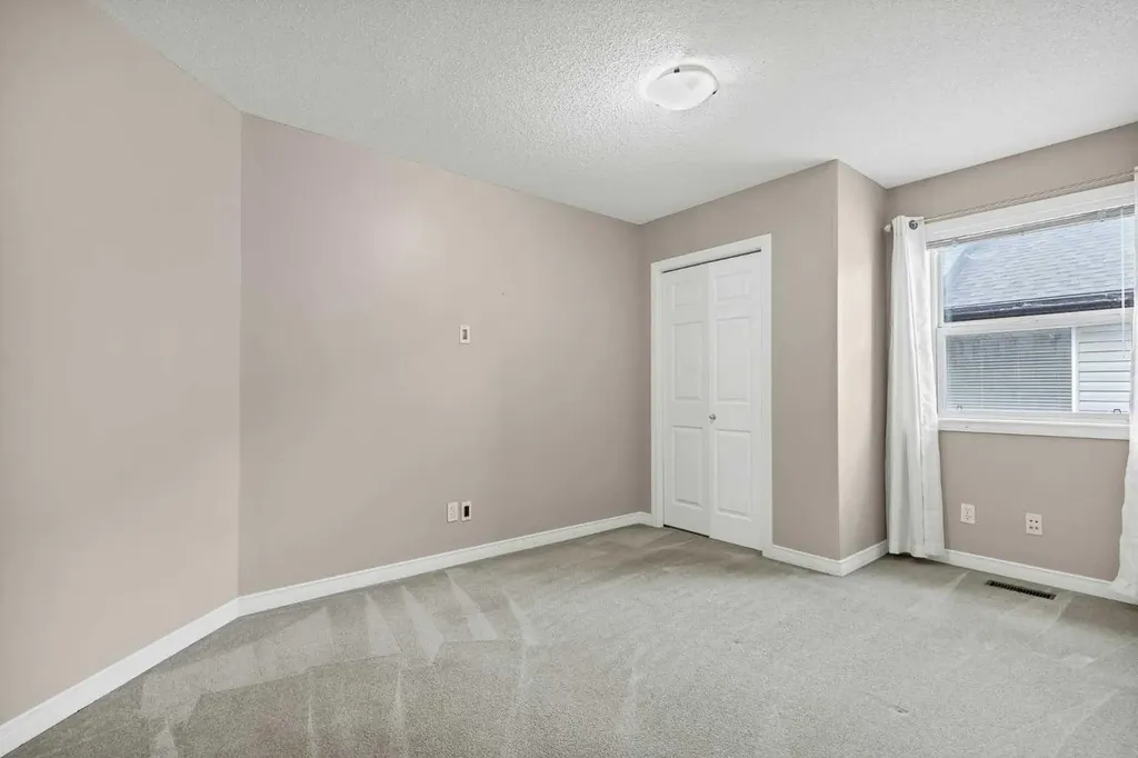 92 Everhollow Way SW Calgary AB T2Y 4R7