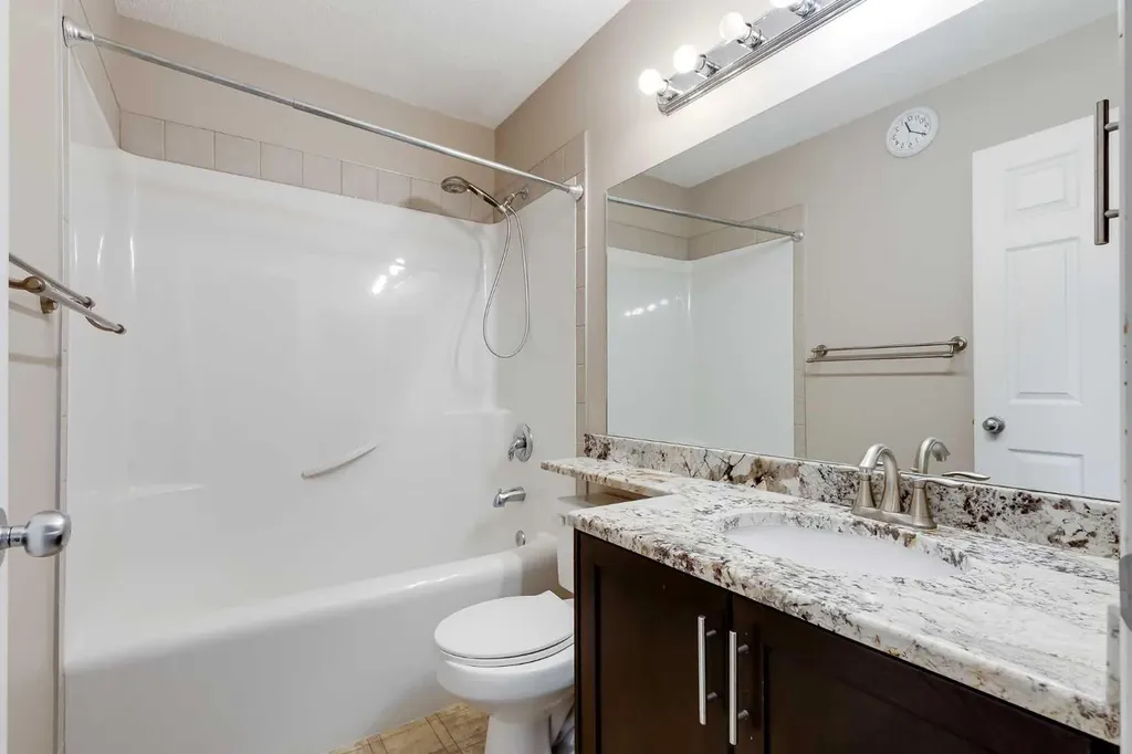 92 Everhollow Way SW Calgary AB T2Y 4R7