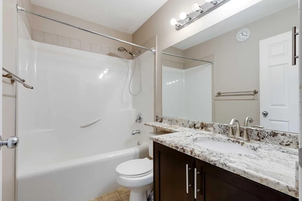 92 Everhollow Way SW Calgary AB T2Y 4R7