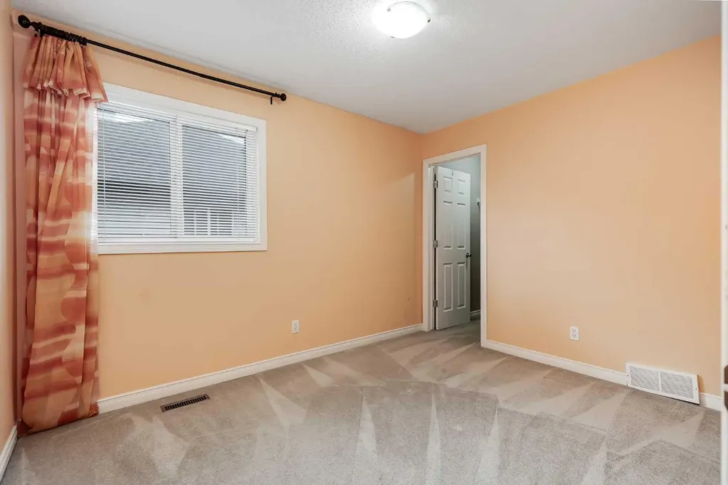 92 Everhollow Way SW Calgary AB T2Y 4R7