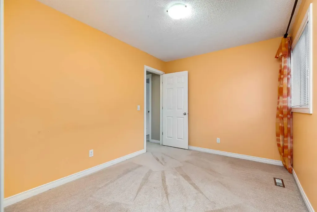 92 Everhollow Way SW Calgary AB T2Y 4R7