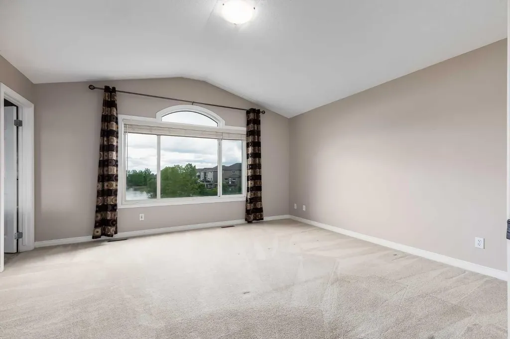 92 Everhollow Way SW Calgary AB T2Y 4R7