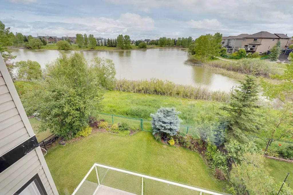 92 Everhollow Way SW Calgary AB T2Y 4R7
