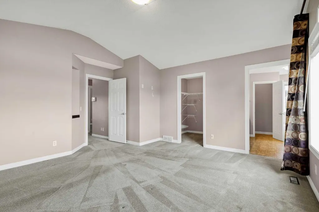 92 Everhollow Way SW Calgary AB T2Y 4R7