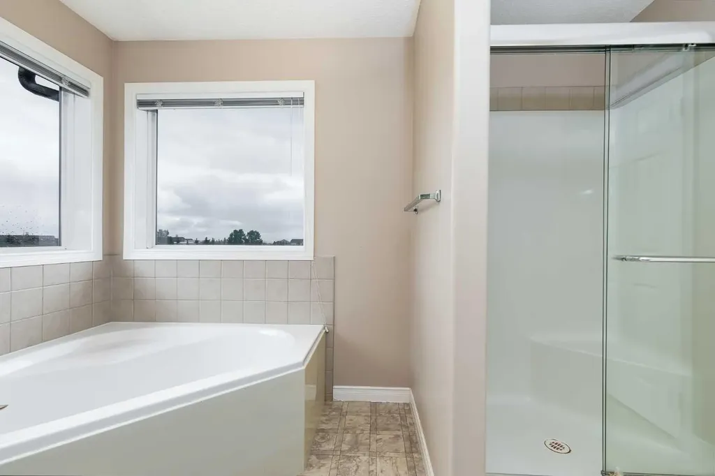 92 Everhollow Way SW Calgary AB T2Y 4R7