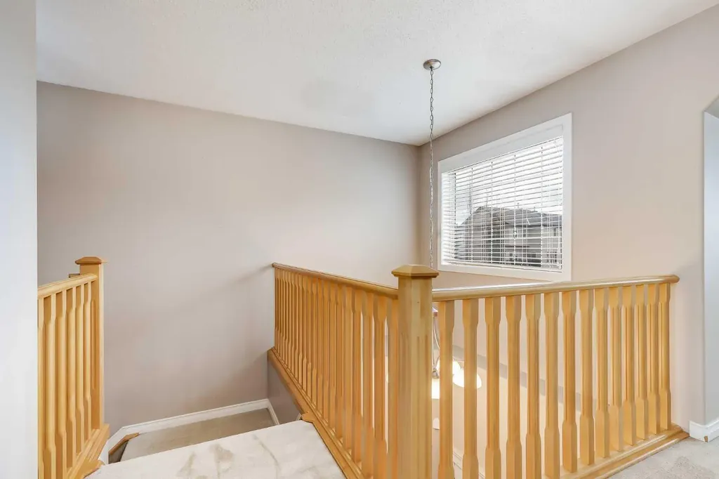 92 Everhollow Way SW Calgary AB T2Y 4R7