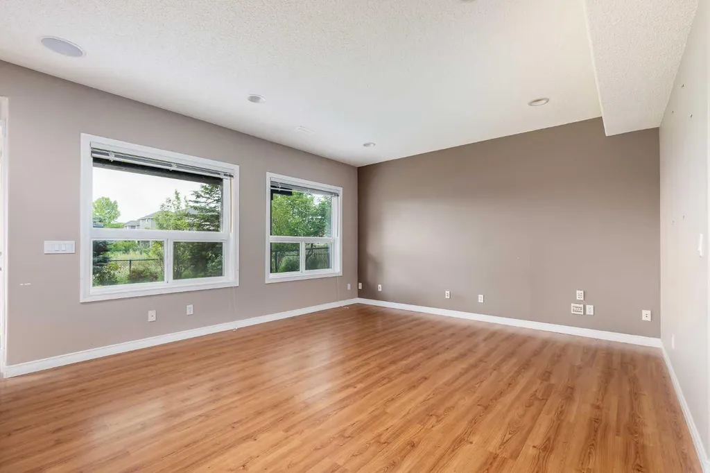 92 Everhollow Way SW Calgary AB T2Y 4R7