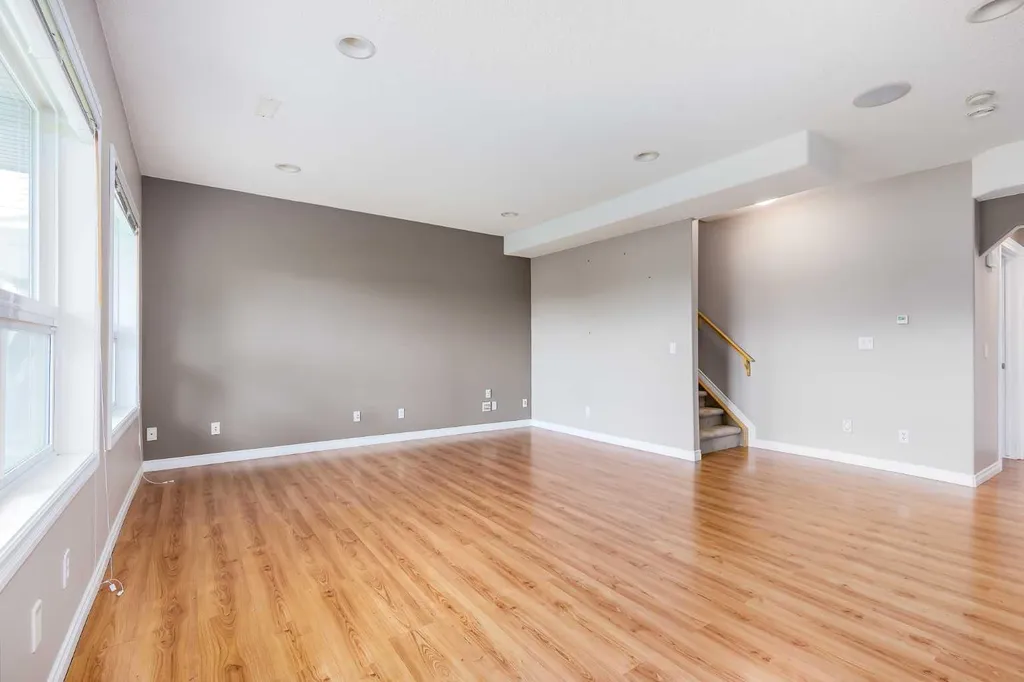92 Everhollow Way SW Calgary AB T2Y 4R7