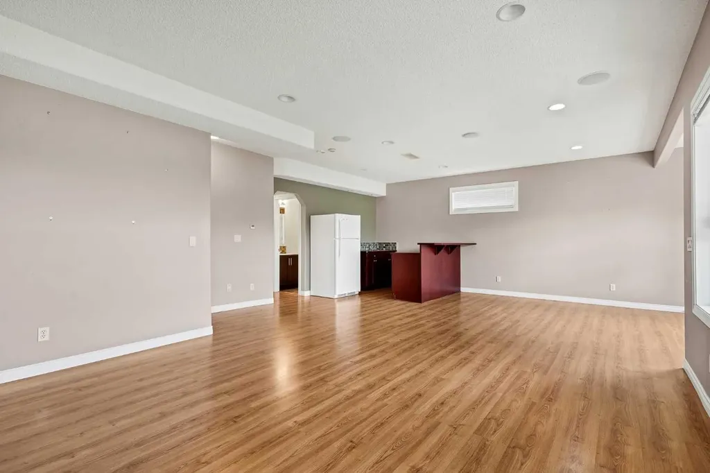 92 Everhollow Way SW Calgary AB T2Y 4R7