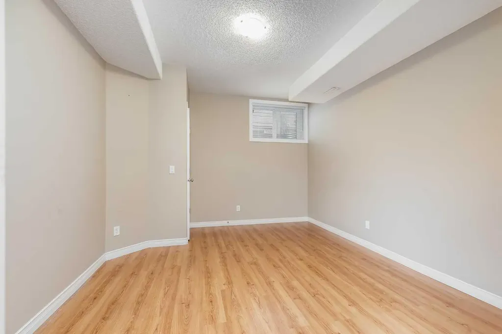 92 Everhollow Way SW Calgary AB T2Y 4R7
