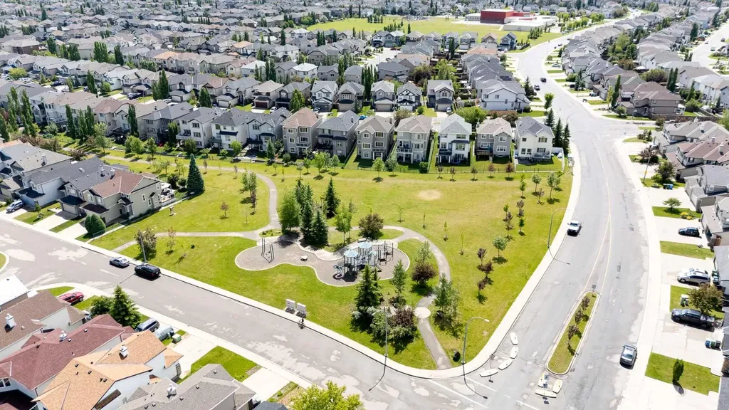 92 Everhollow Way SW Calgary AB T2Y 4R7