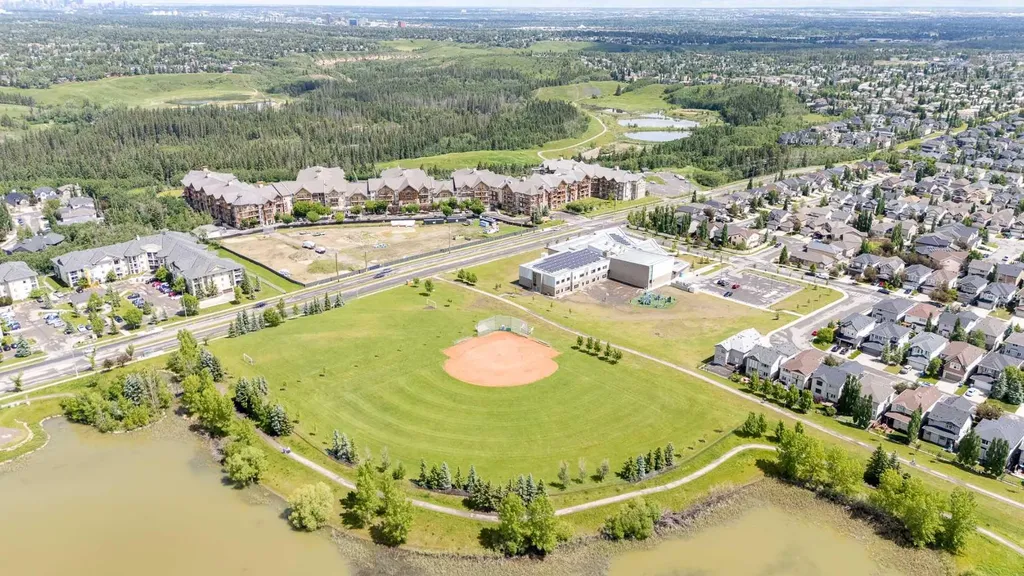 92 Everhollow Way SW Calgary AB T2Y 4R7