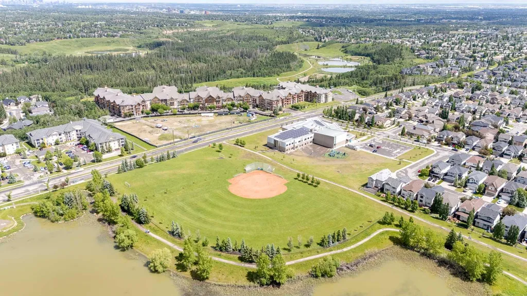 92 Everhollow Way SW Calgary AB T2Y 4R7