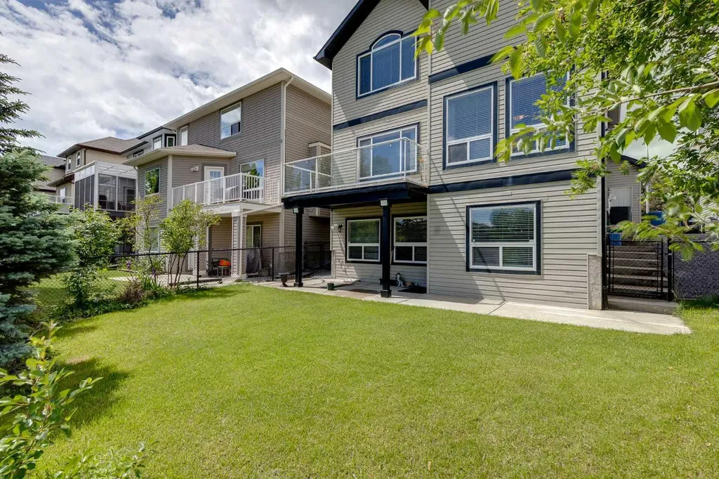 92 Everhollow Way SW Calgary AB T2Y 4R7