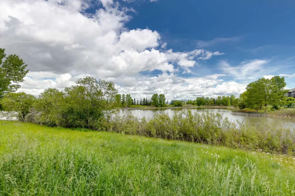 92 Everhollow Way SW Calgary AB T2Y 4R7
