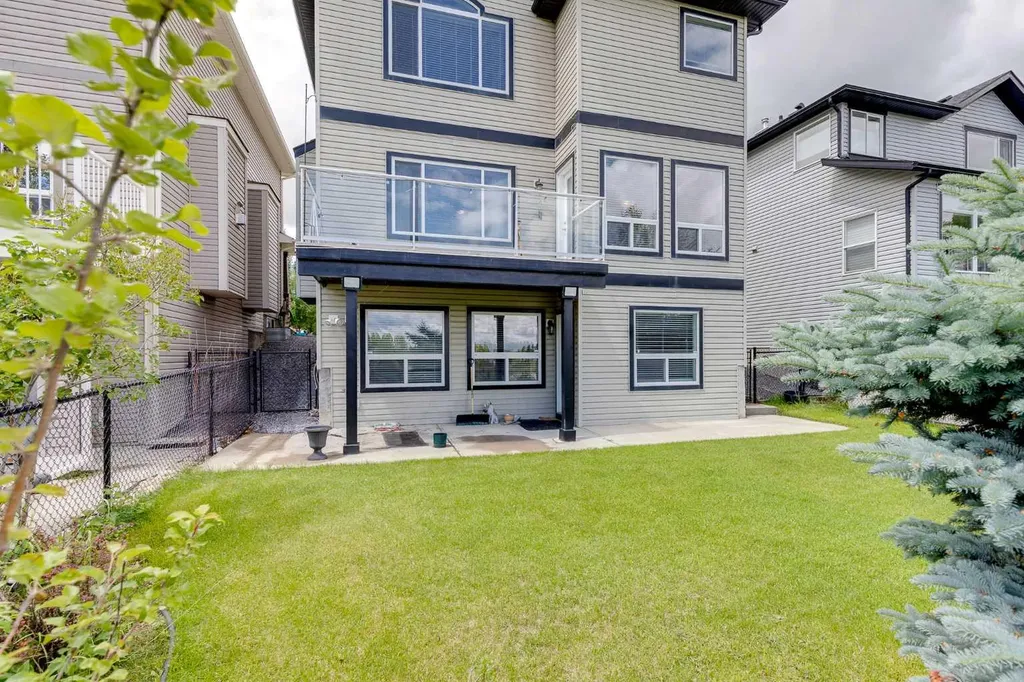 92 Everhollow Way SW Calgary AB T2Y 4R7