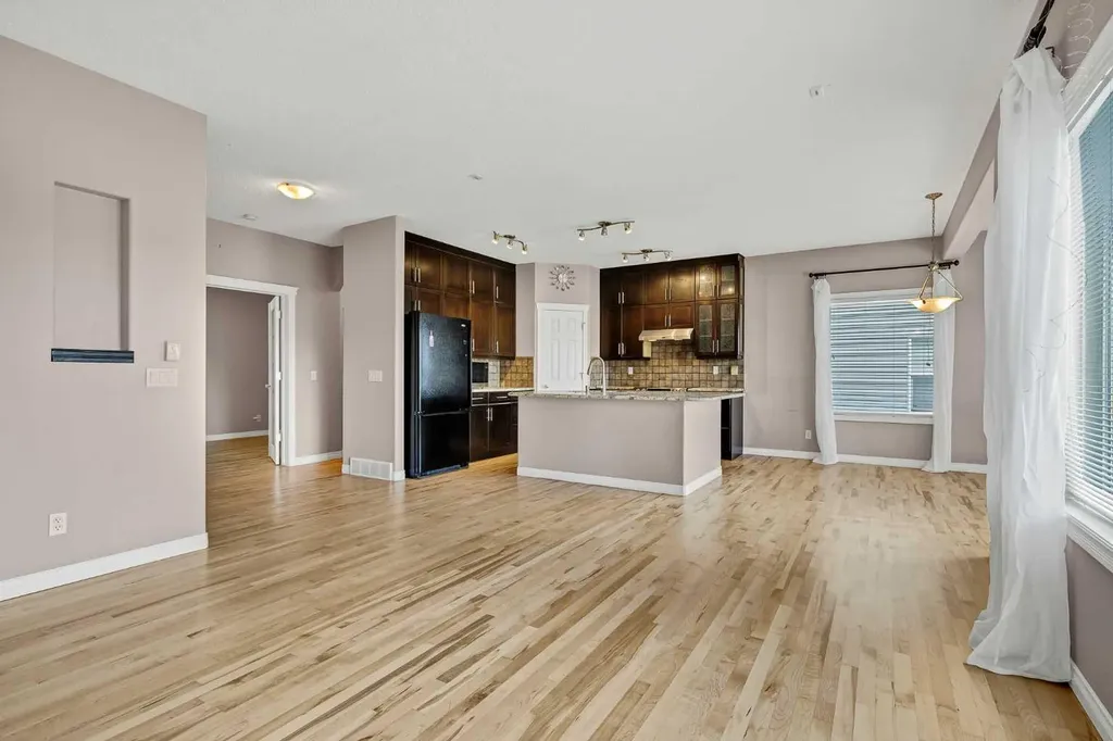 92 Everhollow Way SW Calgary AB T2Y 4R7