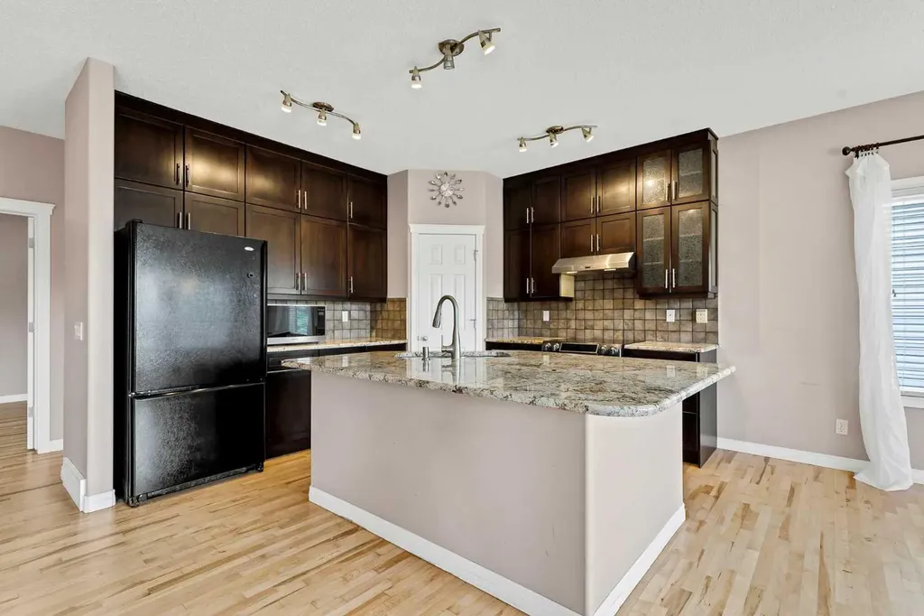 92 Everhollow Way SW Calgary AB T2Y 4R7
