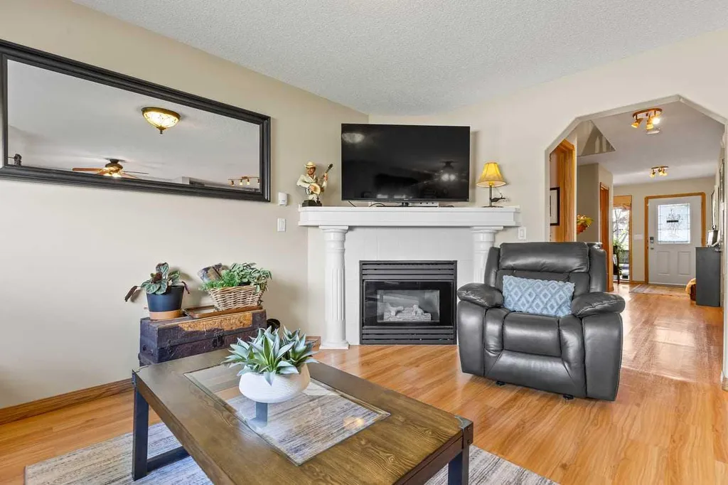 158 Saratoga Close NE Calgary AB T1Y 7A1