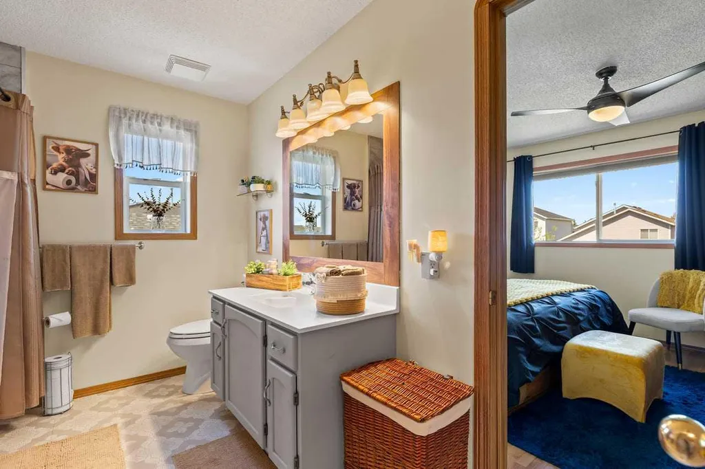 158 Saratoga Close NE Calgary AB T1Y 7A1