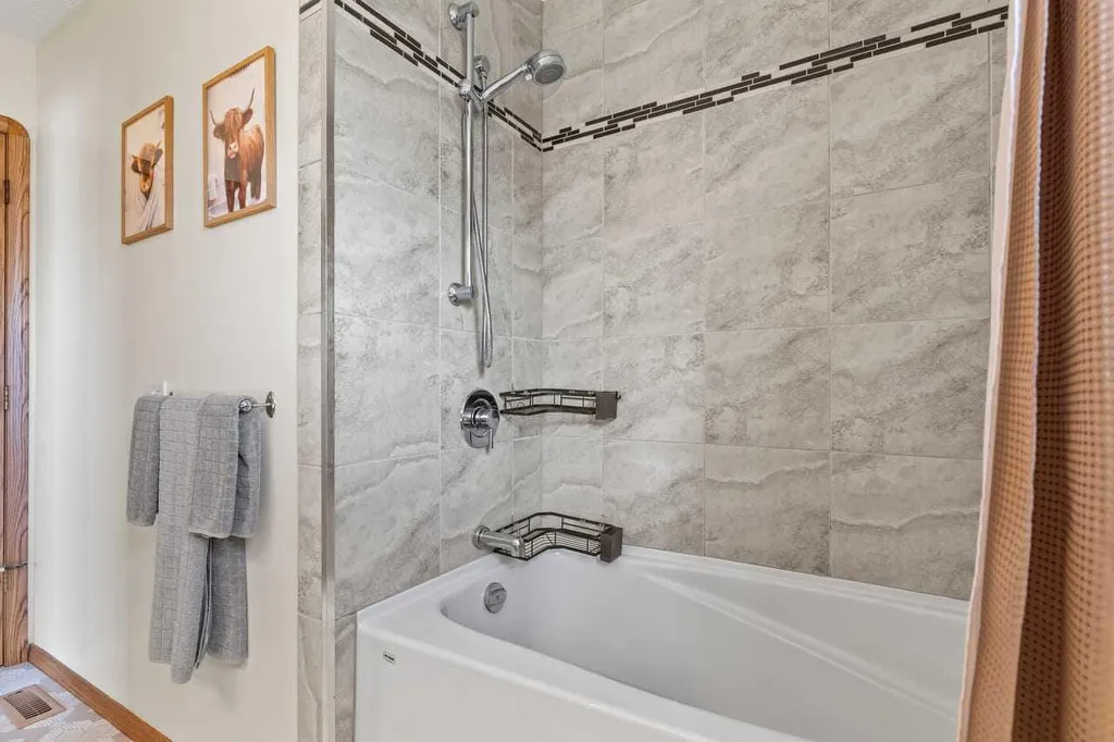 158 Saratoga Close NE Calgary AB T1Y 7A1