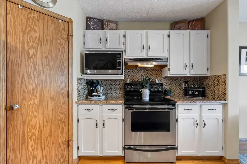 158 Saratoga Close NE Calgary AB T1Y 7A1